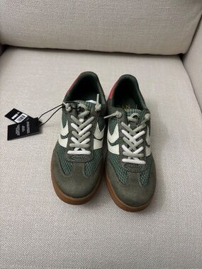 Madden NYC Womens Green Sneakers Low Profile Faux Suede Mesh Gum Sole Size 6